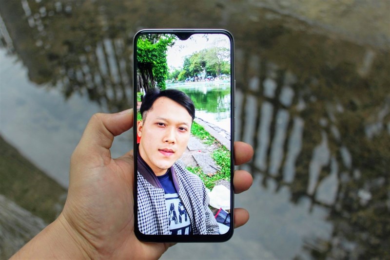 Vivo Y19 có màn hình lớn, hiển thị nội dung sắc nét và góc nhìn tốt