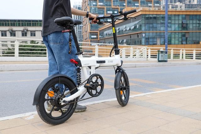 Các loại xe đạp điện HIMO Z16 và Xiaomi đang rất được ưa chuộng trên thị trường hiện nay. Với thiết kế độc đáo, nhiều tính năng thông minh và khả năng di chuyển linh hoạt, các loại xe này sẽ mang đến sự trải nghiệm mới lạ và tiện lợi cho người dùng. Hãy xem ngay hình ảnh liên quan để khám phá thêm chi tiết các loại xe đạp điện này nhé.