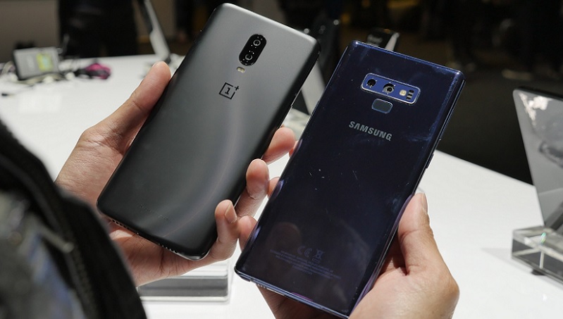 Ra mắt cùng một năm, cùng giống nhau về cấu hình nhưng giá của Oneplus 6T chỉ hơn nửa giá Galaxy Note9