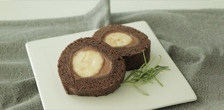 Bánh bông lan cuộn chuối chocolate