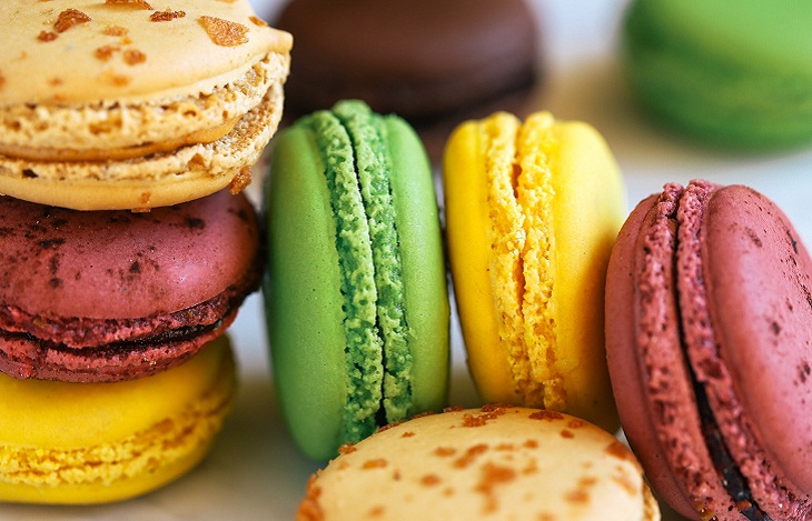 Macaron l&agrave; loại b&aacute;nh nổi tiếng của Ph&aacute;p