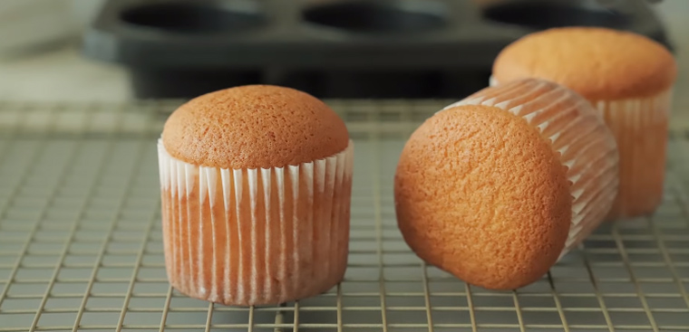 Cách làm bánh bông lan Cupcake Đài Loan bông mềm, thơm ngon bất bại