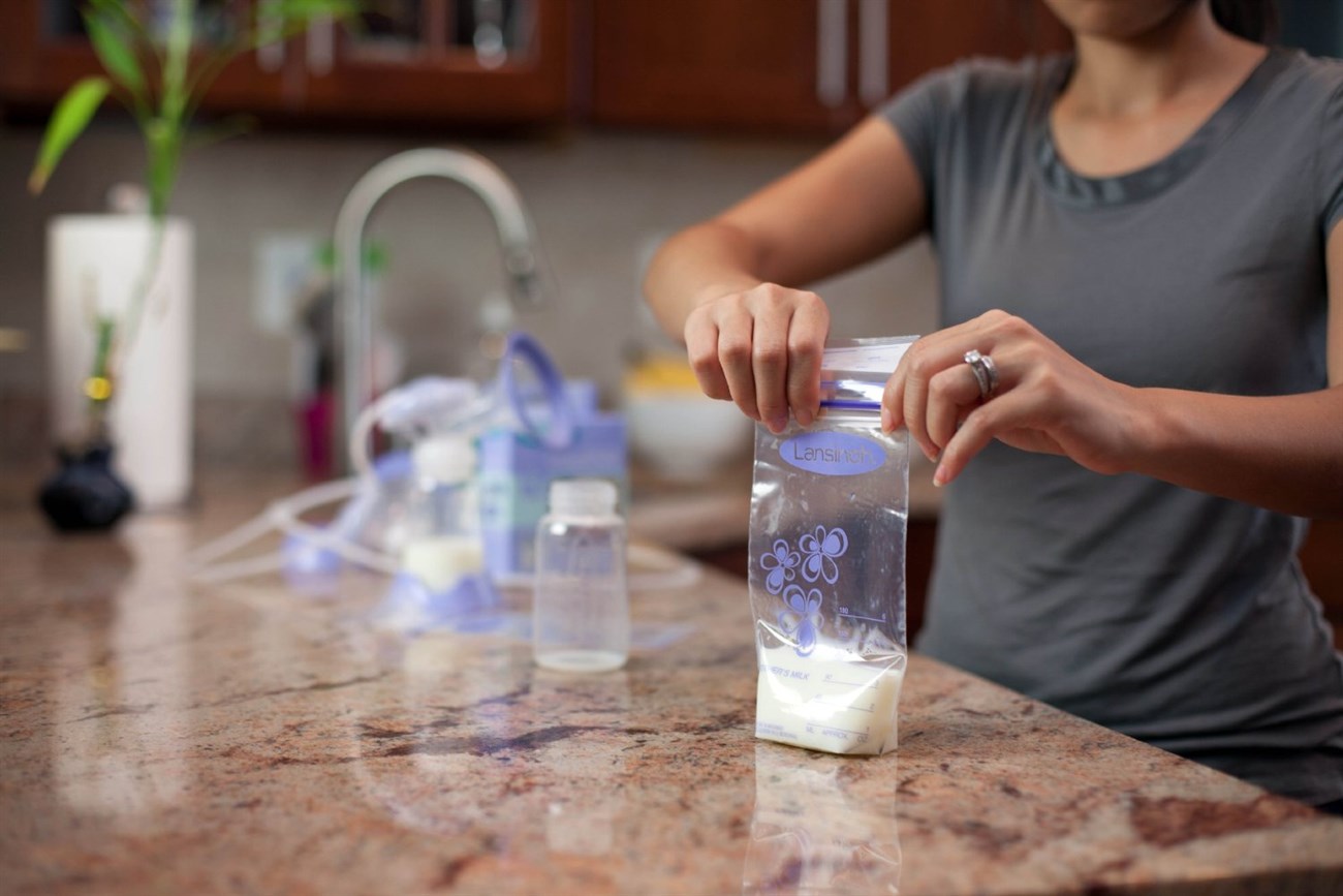 Cách bảo quản sữa hút ra dùng trong ngày