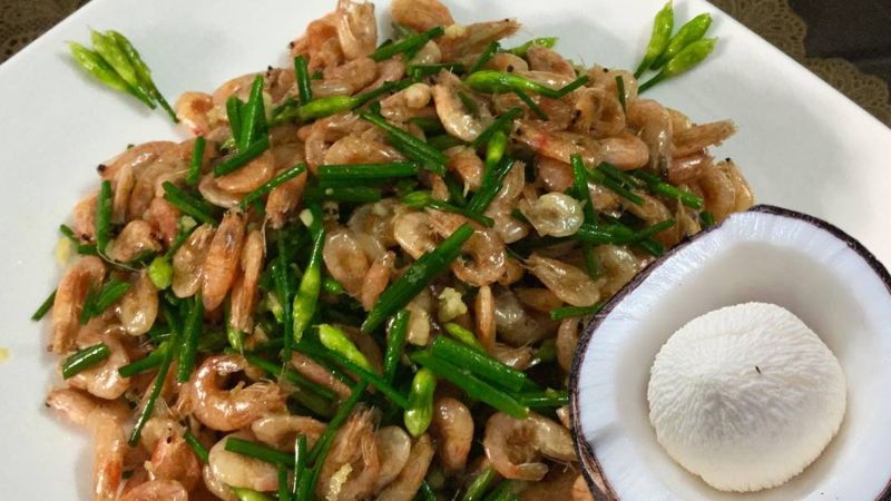 Stir-fried coconut sprouts with shrimp