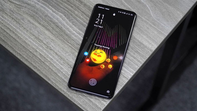 Cách tạo hình nền điện thoại có icon thương thương phát sáng độc đáo