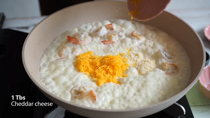 Bước 3 Làm mì Ý sốt kem phô mai Mì Ý tôm sốt kem