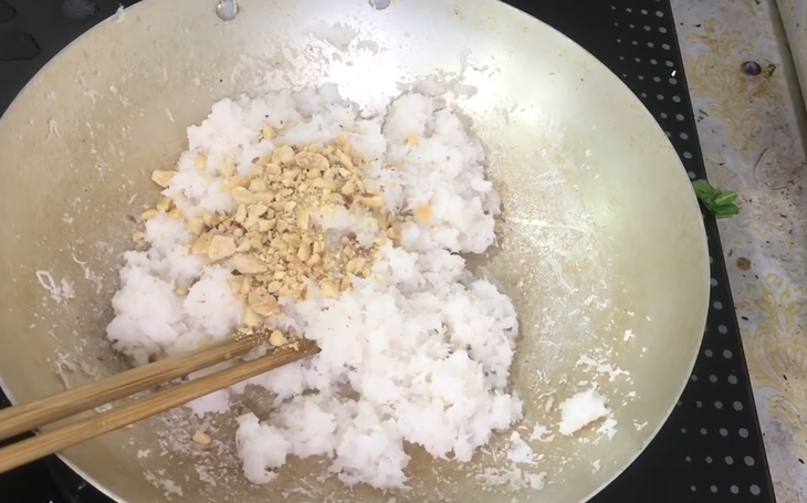 Bước 2 Sên nhân dừa Bánh ít trần lá dứa