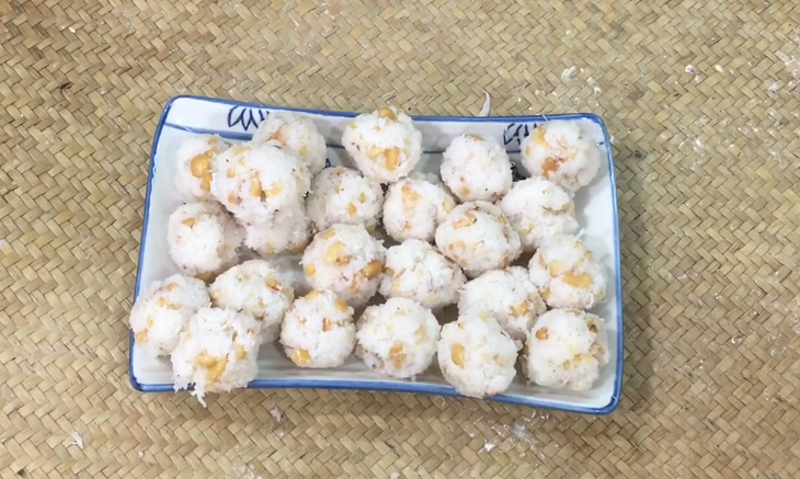 Bước 3 Vo nhân Bánh ít trần lá dứa