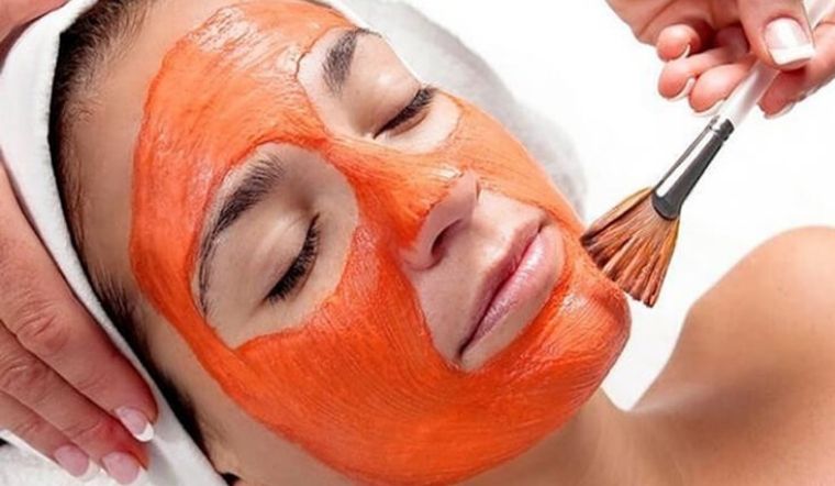Mặt nạ cà chua và bột gạo bí quyết cho làn da sáng mịn màng