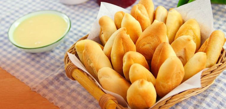 Bánh mì mini: Với chiếc bánh mì mini nhỏ nhắn nhưng đầy đủ vị, bạn sẽ cảm nhận được hương vị đặc trưng của bánh mì Việt Nam. Cùng thưởng thức hương vị cuốn hút này bằng cách xem hình ảnh liên quan đến món bánh mì mini này.