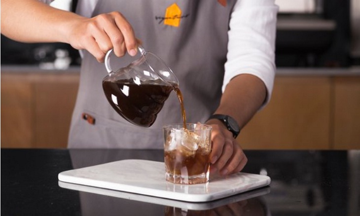 thành phẩm và thưởng thức cà phê Cold Brew thành phẩm và thưởng thức cà phê Cold Brew