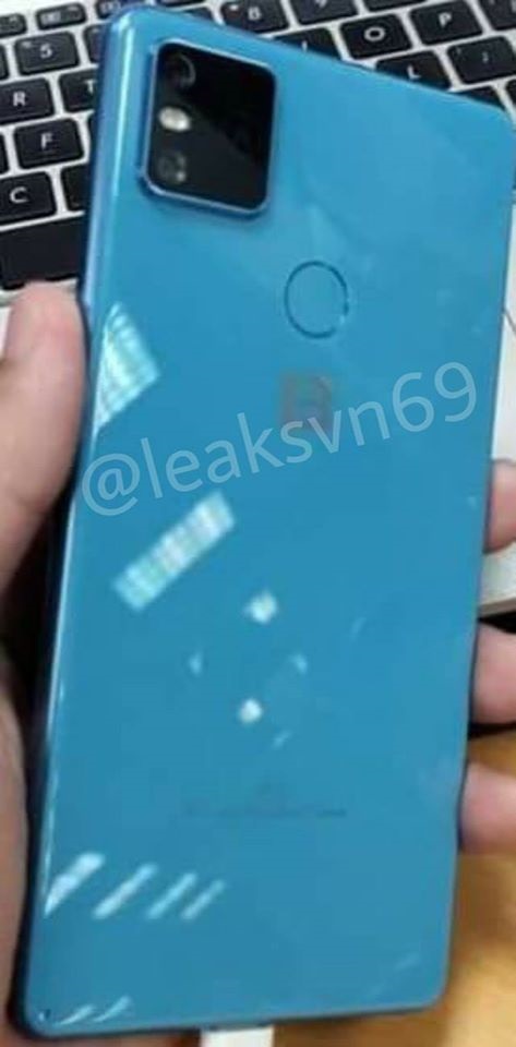 Bphone B86 bất ngờ lộ nhiều ảnh thực tế trước giờ ra mắt, “trán cao, cằm mỏng”, cụm camera hình vuông mặt sau