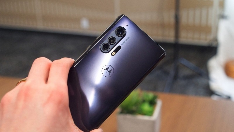 Trên tay Motorola Edge+ Trên tay Motorola Edge+