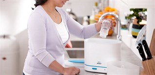 Máy tiệt trùng bình sữa là gì, có công dụng gì? Có nên mua không?