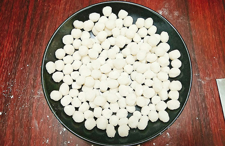 Bước 1 Trộn bột Trân châu từ bột năng