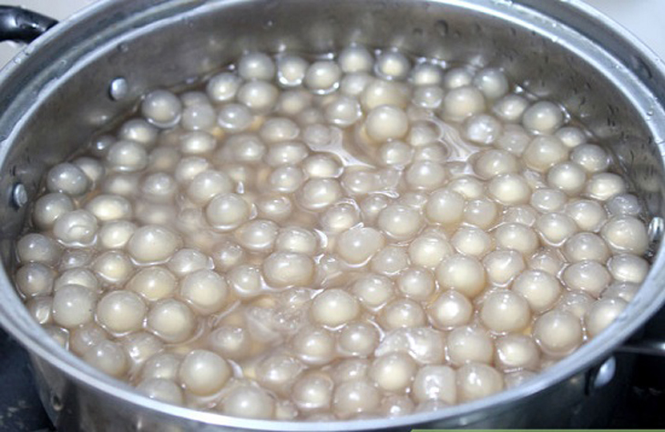 Bước 2 Luộc bột Trân châu từ bột năng