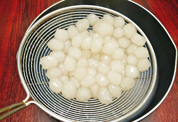 Bước 2 Luộc bột Trân châu từ bột năng