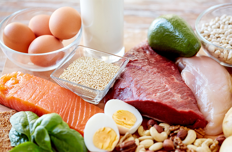 Tăng cường bổ sung thêm các thực phẩm giàu protein, canxi, vitamin D3 và vitamin K2 cho bé