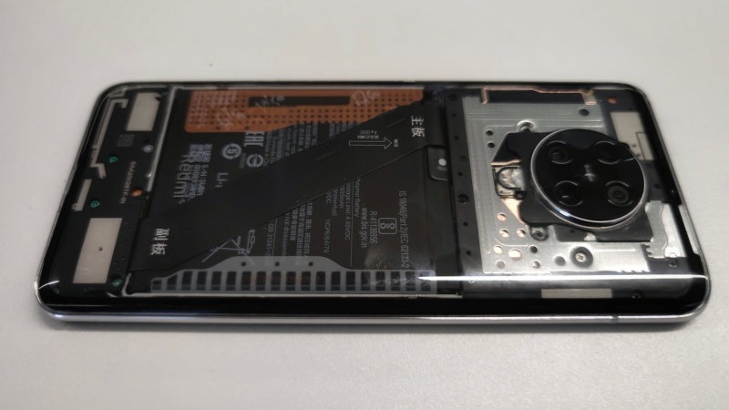 Xiaomi chính thức chia sẻ ảnh thực tế Redmi K30 Pro Explorer Edition với mặt lưng trong suốt hoàn toàn