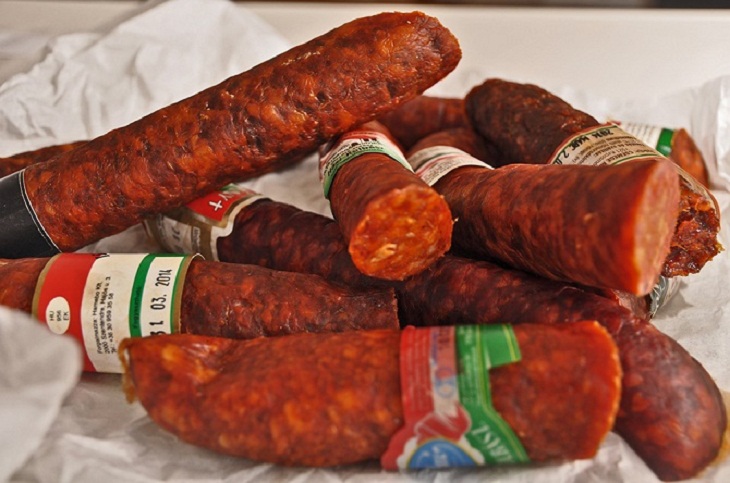 Xúc xích hun khói (Kolbász)