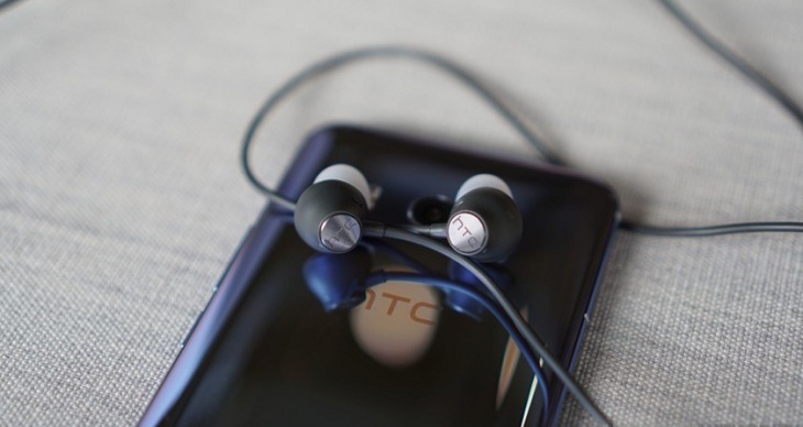 5 cách khắc phục giắc cắm tai nghe trên smartphone không hoạt động > Kiểm tra kết nối điện thoại với tai nghe