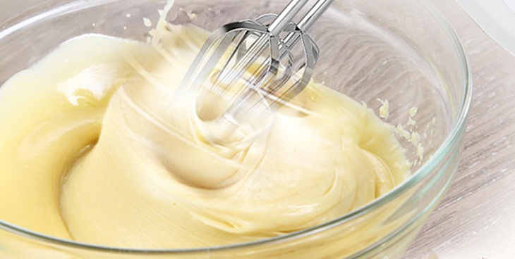 Hỗn hợp bơ qu&aacute; lỏng hoặc qu&aacute; đặc, nước v&agrave; bơ kh&ocirc;ng h&ograve;a quyện với nhau