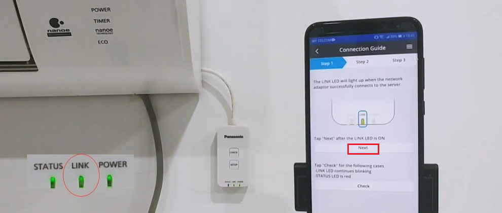 Giữ nút SET UP trên cục adaptor wifi 