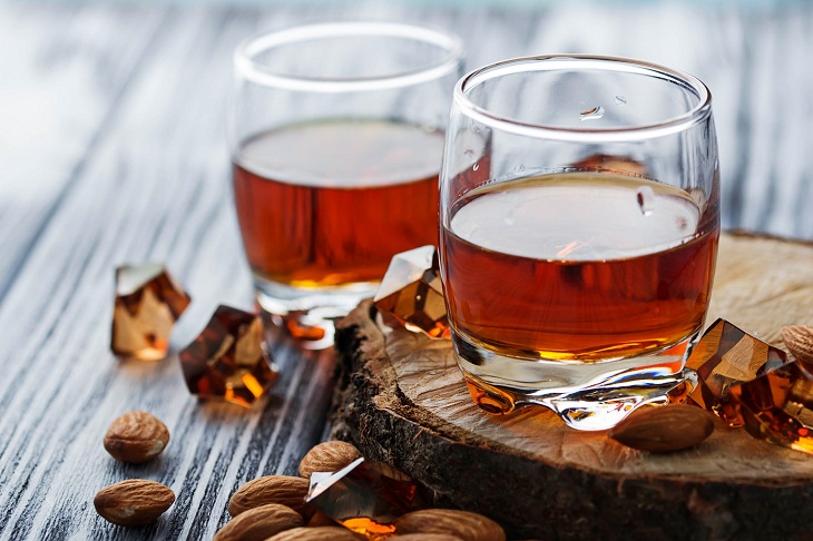 Rượu Amaretto l&agrave; g&igrave;? M&ugrave;i vị ra sao?