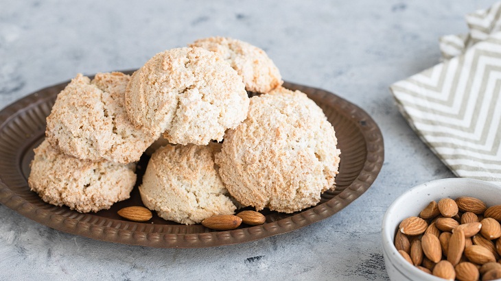 C&aacute;ch chế biến b&aacute;nh hạnh nh&acirc;n với rượu Amaretto