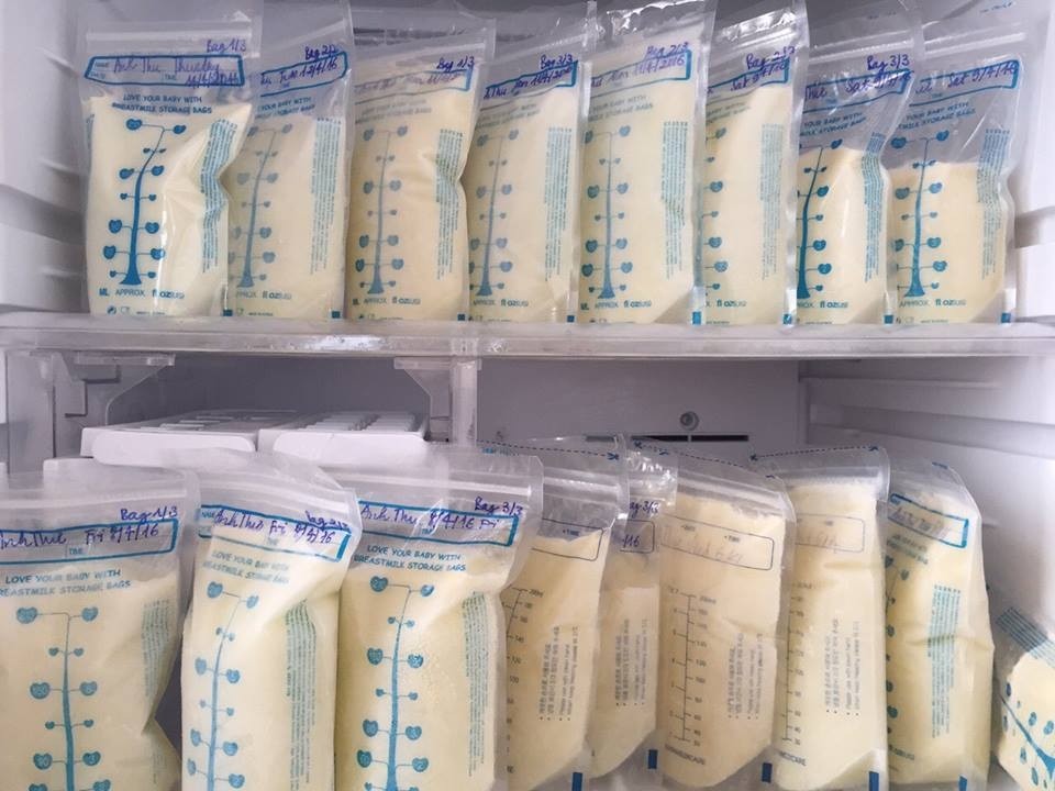 nếu trữ sữa trong tủ đông thì sữa có thể giữ được từ 6 đến 12 tháng.