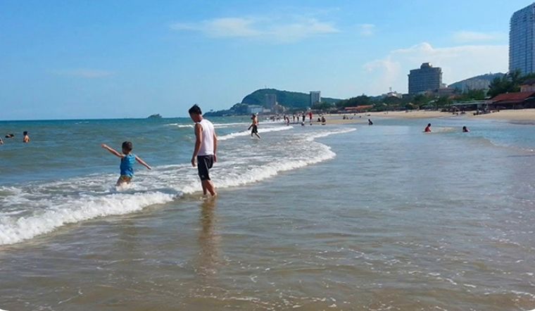 Cẩn thận với "giun lửa" gây ngứa khi tắm biển Vũng Tàu