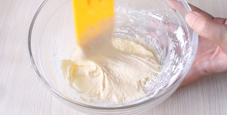 Bước 7 Trộn bột với hỗn hợp lòng đỏ Bánh su kem mai rùa