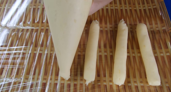 Bước 3 Tạo hình que khoai tây Khoai tây que