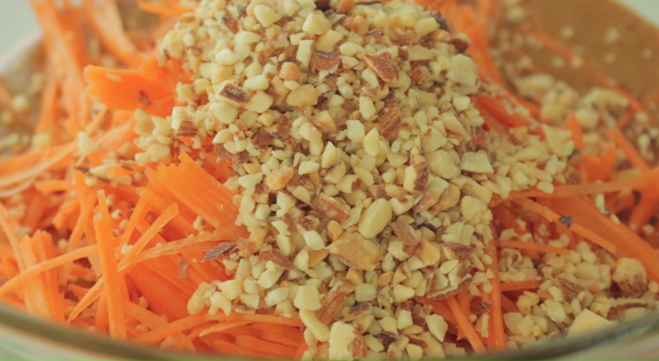 Bước 3 Trộn bột với cà rốt và hạt Bánh bông lan cà rốt