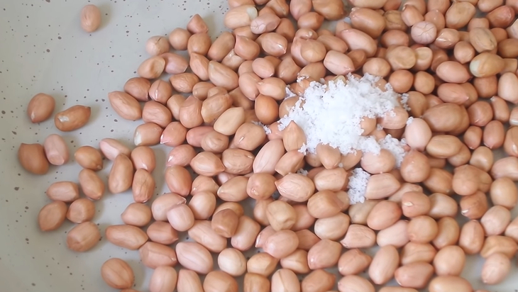 Bước 1 Rang đậu phộng Bơ đậu phộng - bơ lạc