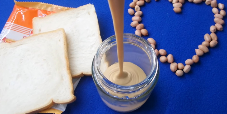 Bước 2 Xay đậu phộng Bơ đậu phộng - bơ lạc