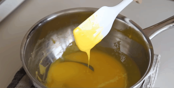 Bước 2 Đun hỗn hợp sữa trứng Kem bơ