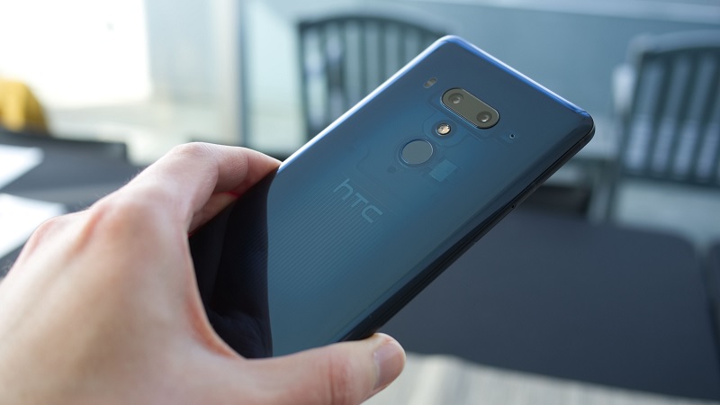 Trên tay HTC U12+ 