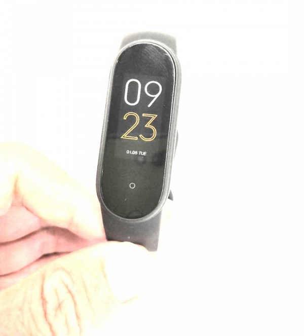 Vòng đeo tay thông minh giá rẻ Xiaomi Mi Band 5 lộ thêm hình ảnh thực tế, bộ sạc dường như được thiết kế mới Vòng đeo tay thông minh giá rẻ Xiaomi Mi Band 5 lộ thêm hình ảnh thực tế, bộ sạc dường như được thiết kế mới
