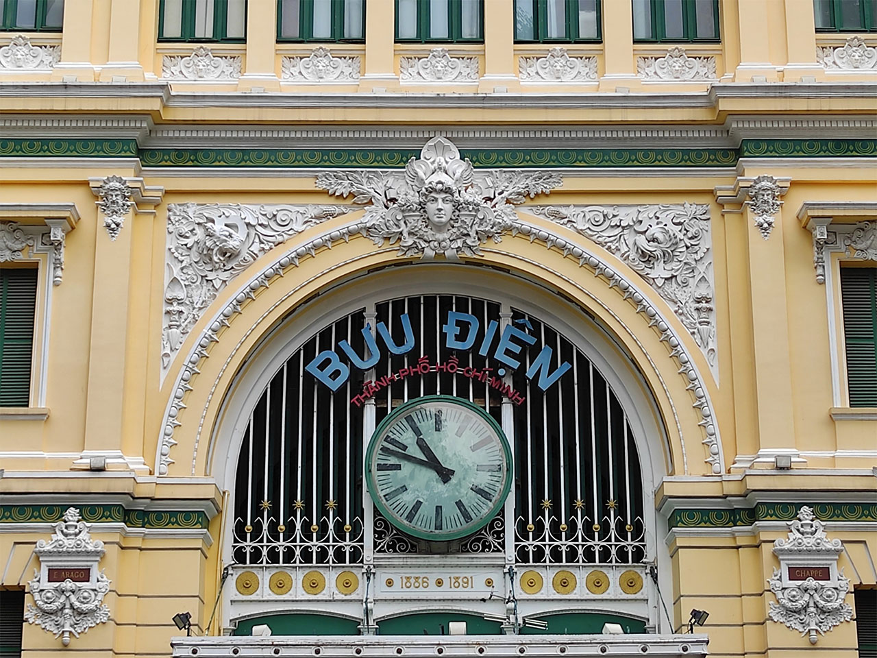 bưu điện thành phố