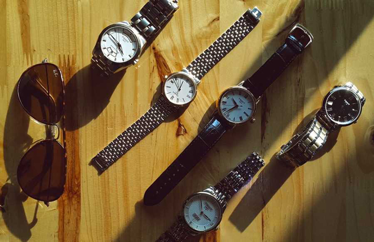 Đồng hồ Thụy Sỹ thích hợp với những bạn làm công việc liên quan đến sự kiện kinh doanh, xã giao, gặp gỡ sang trọng, đồng hồ Nhật Bản phù hợp để sử dụng cập nhật thời gian chính xác, bền bỉ.