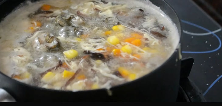Bước 3 Nấu súp hàu thập cẩm Súp hàu thập cẩm