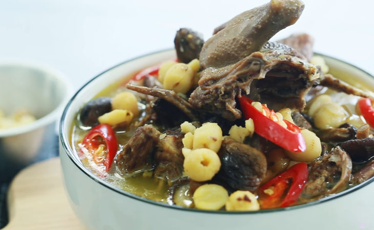 How to make simple, nutritious and delicious pigeon stew with lotus seeds at home