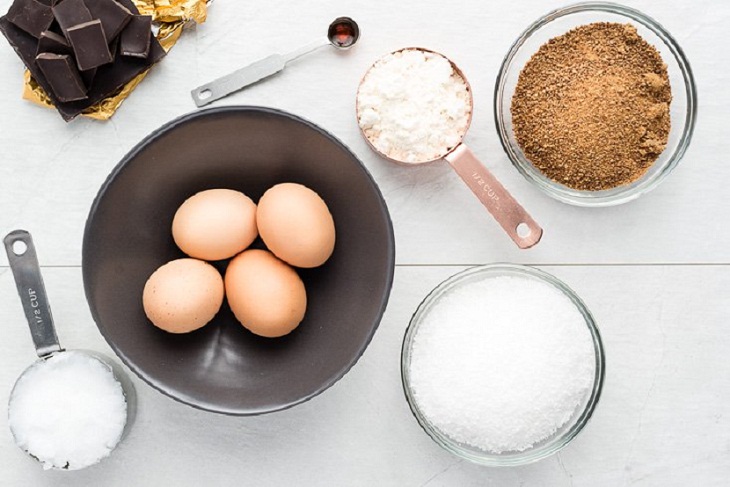 Vì sao trứng lại quan trọng trong làm bánh và cách chọn trứng ngon, lưu ý sử dụng để làm bánh > Sử dụng lòng trằng và lòng đỏ trứng như thế nào?