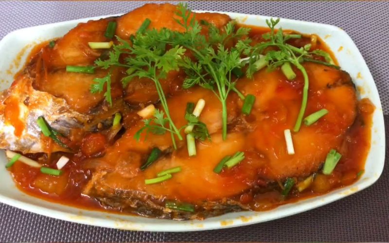 How to make mackerel with tomato sauce and rich, flavorful sauce