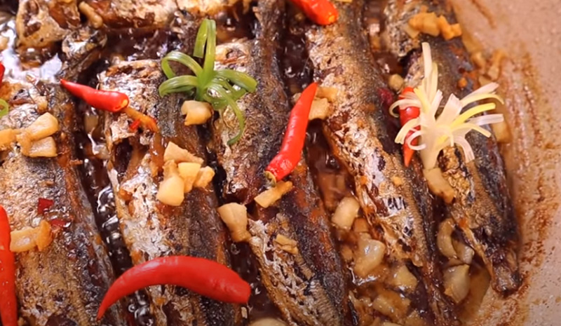 Cá nục kho tiêu Cá nục kho tiêu