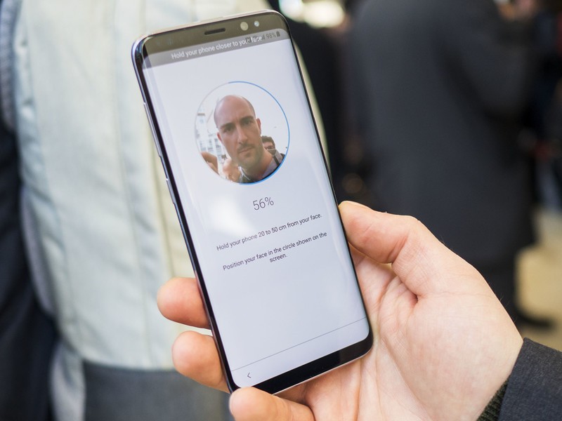 Nhận diện khuôn mặt Android  Nhận diện khuôn mặt Vs. Cảm biến vân tay: Xu thế hiện đại hay đa dụng? samsung galayx s8 facial recognition setup 4 scanning 800x600