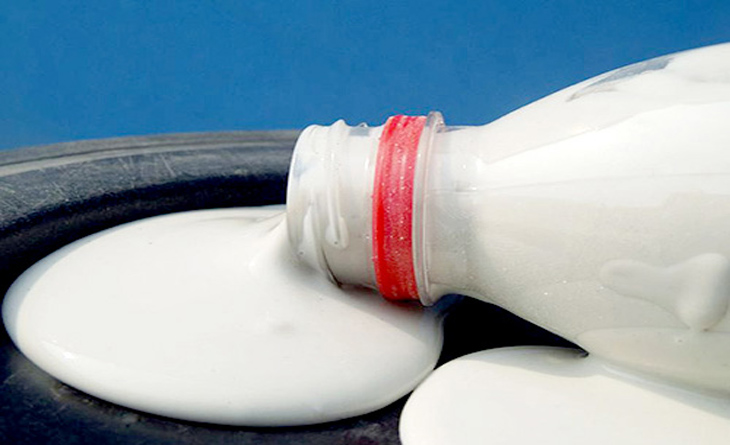 Keo sữa là loại keo dạng nước có màu trắng đục