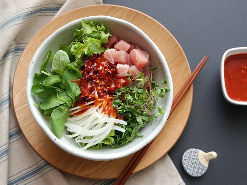 Salad cá ngừ rau mầm