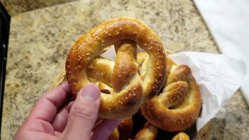 bánh xoắn Pretzel